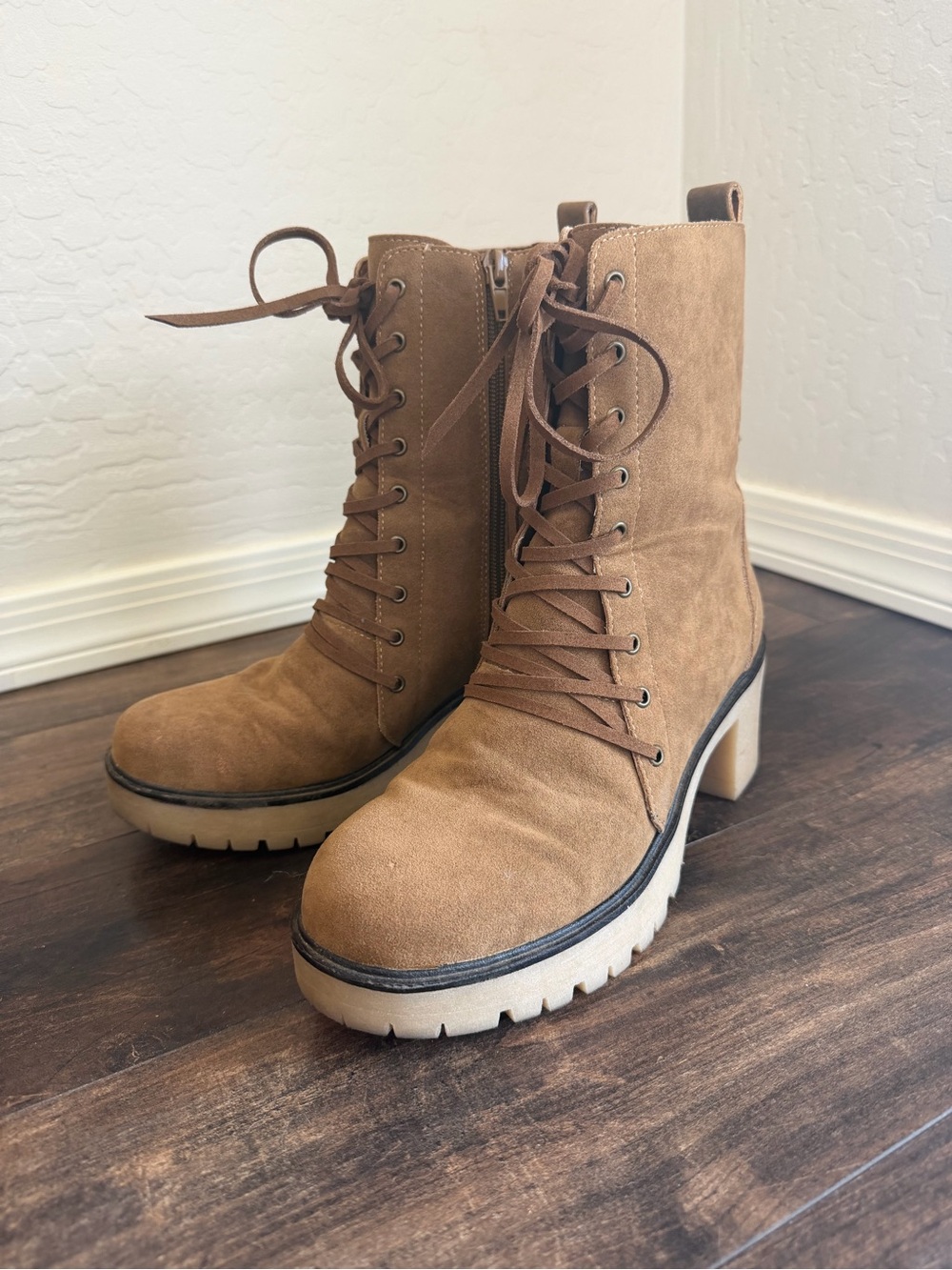 Women’s Lace-Up Chunky Heel Boots in Brown